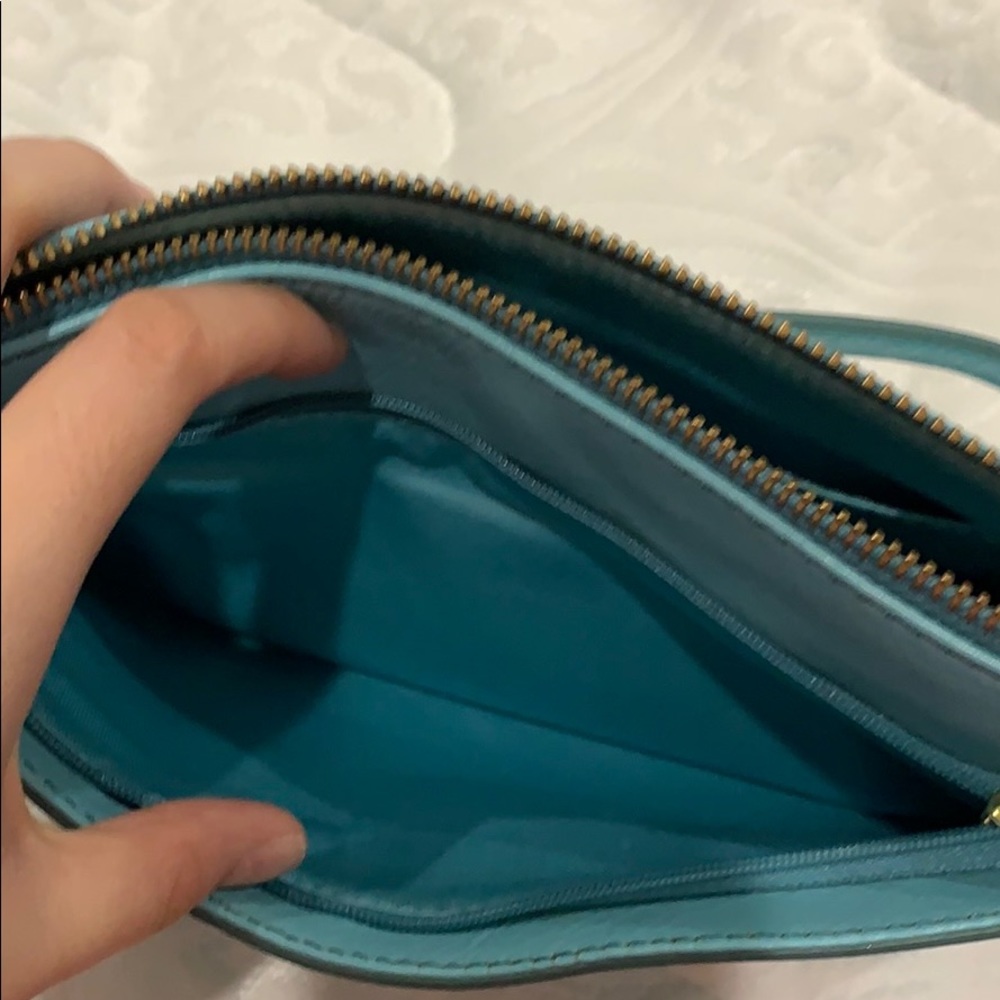 FOSSIL blue leather & gold hardware crossbody bag - Picture 5 of 7